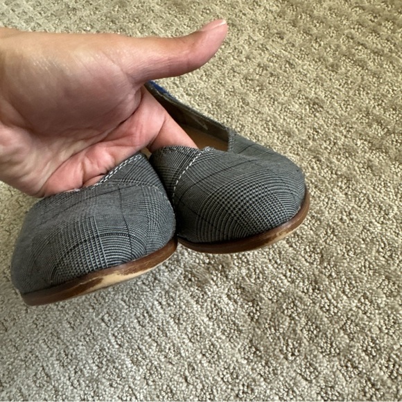 Toms Gray and Blue Casual Flats with Rounded Toe - Picture 7 of 9